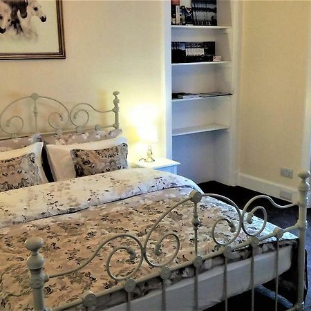 אינברנס Cozy Central Apartment מראה חיצוני תמונה
