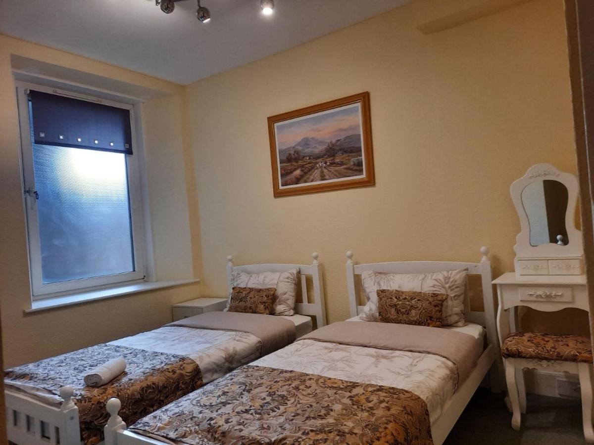 אינברנס Cozy Central Apartment מראה חיצוני תמונה